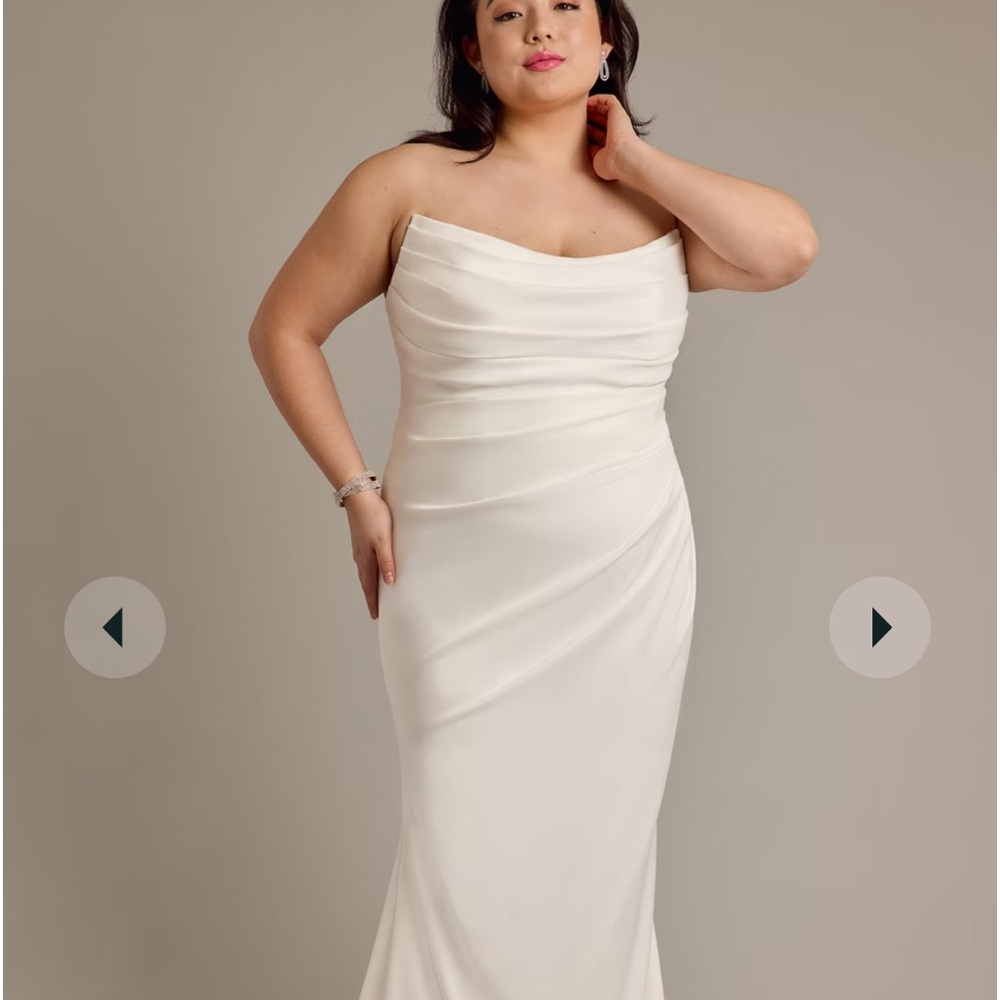 GALINA SIGNATURE
strapless draped satin mermaid wedding dress